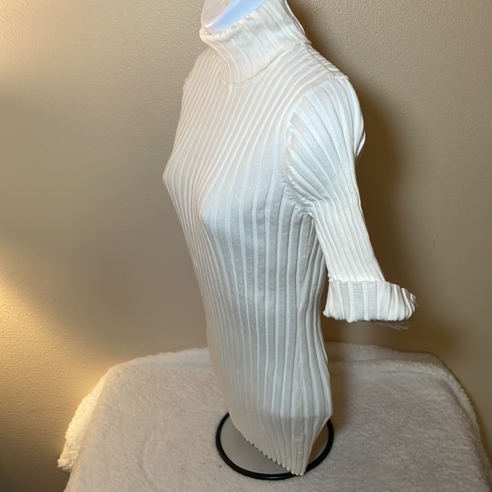 ATHLETA Stretch Top Size Medium - Picture 4 of 9